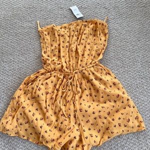 Hollister romper size M